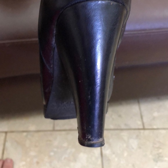 Preloved Kenneth Cole Reaction black pumps - Picture 6 of 7